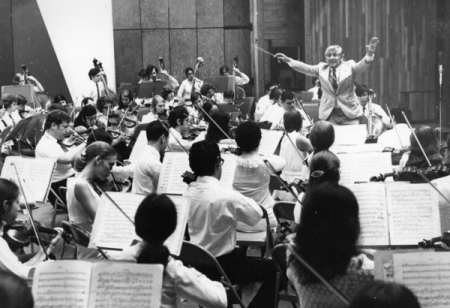 Leonard Bernstein conducting a Tanglewood Music Center student orchestra concert 1970. Photo by Heinz Weissenstein/Whitestone Photo, courtesy of the Boston Symphony Orchestra Archives.
