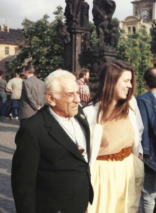 Leonard Bernstein and Marie Carter in Prague, June 1990. 